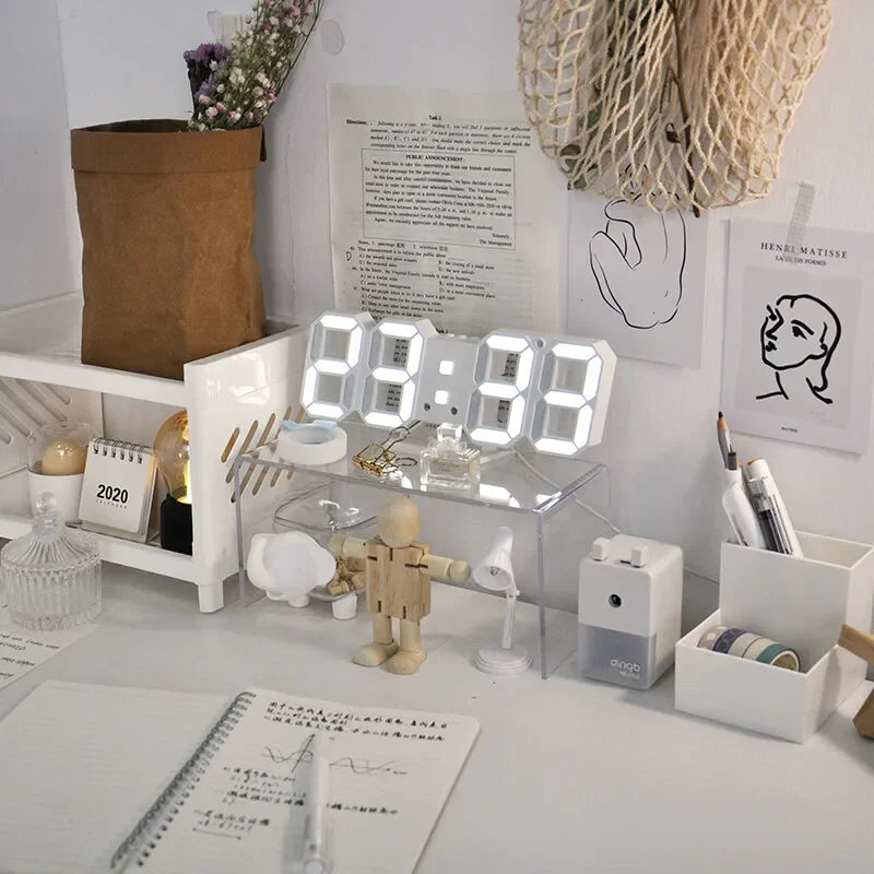 Horloge murale digitale LED 3D – Éclairage d’ambiance, affichage ajustable & mode nuit – Idéale pour chambre, salon ou bureau